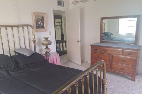 Condo in New Port Richey, Florida, 2 bedrooms  № 1771844 - photo 12