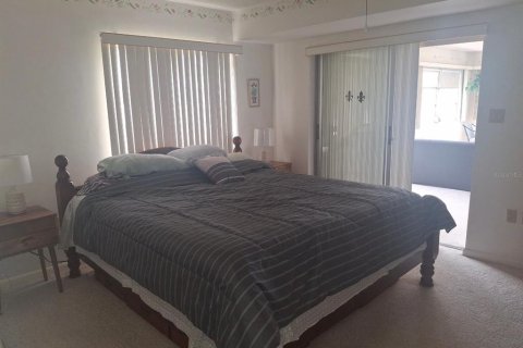 Condo in New Port Richey, Florida, 2 bedrooms  № 1771844 - photo 9