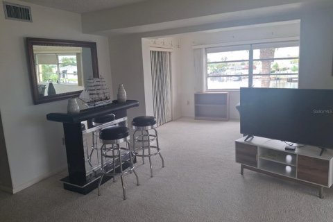 Condo in New Port Richey, Florida, 2 bedrooms  № 1771844 - photo 4