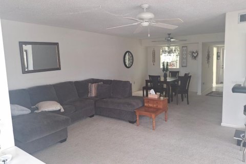 Condo in New Port Richey, Florida, 2 bedrooms  № 1771844 - photo 3