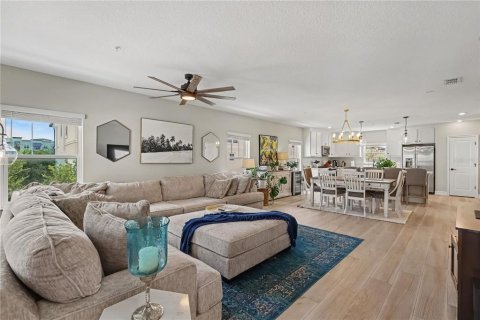 Townhouse in Tampa, Florida 3 bedrooms, 192.49 sq.m. № 2393856 - photo 6