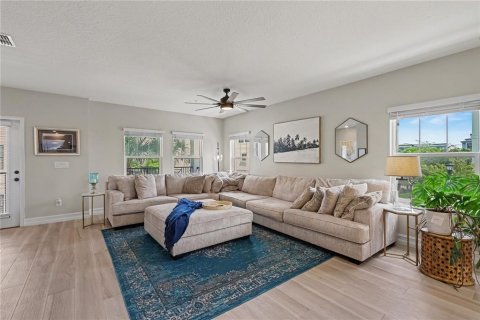 Townhouse in Tampa, Florida 3 bedrooms, 192.49 sq.m. № 2393856 - photo 5