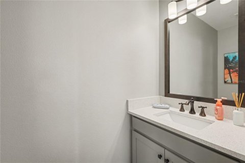 Townhouse in Tampa, Florida 3 bedrooms, 192.49 sq.m. № 2393856 - photo 11