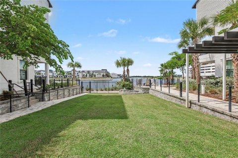 Townhouse in Tampa, Florida 3 bedrooms, 192.49 sq.m. № 2393856 - photo 28