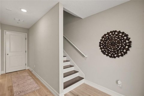 Townhouse in Tampa, Florida 3 bedrooms, 192.49 sq.m. № 2393856 - photo 4