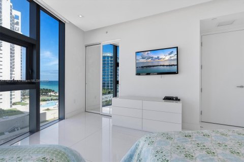 Condo in Sunny Isles Beach, Florida, 2 bedrooms  № 1963690 - photo 24