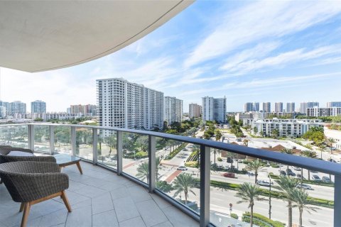 Condo in Sunny Isles Beach, Florida, 2 bedrooms  № 1963690 - photo 11