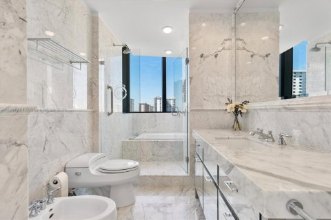 Condo in Sunny Isles Beach, Florida, 2 bedrooms  № 1963690 - photo 20