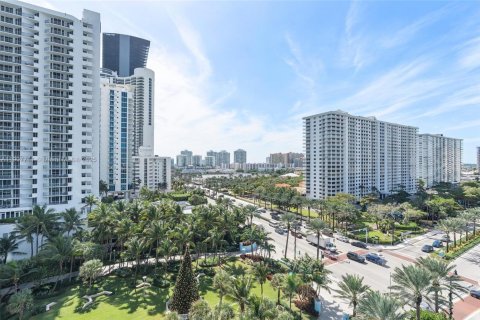 Condo in Sunny Isles Beach, Florida, 2 bedrooms  № 1963690 - photo 12