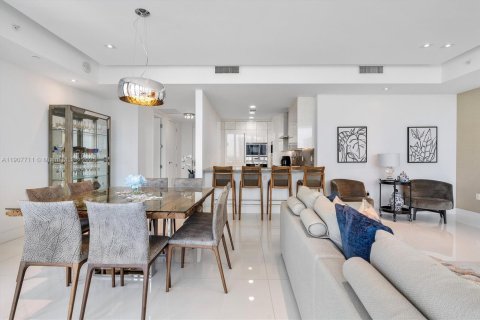 Condo in Sunny Isles Beach, Florida, 2 bedrooms  № 1963690 - photo 8