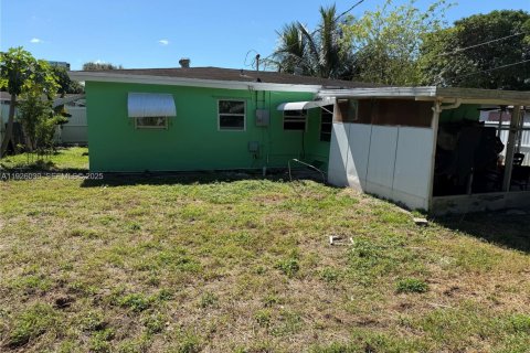 Villa ou maison à louer à Hollywood, Floride: 2 chambres, 93 m2 № 1989351 - photo 3