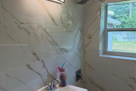 Villa ou maison à louer à Hollywood, Floride: 2 chambres, 93 m2 № 1989351 - photo 5