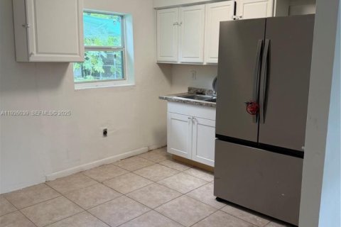 Villa ou maison à louer à Hollywood, Floride: 2 chambres, 93 m2 № 1989351 - photo 8