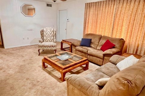 Casa en venta en Orlando, Florida, 4 dormitorios, 165.64 m2 № 1795592 - foto 4