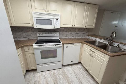 Condominio en alquiler en Port Charlotte, Florida, 2 dormitorios, 72.74 m2 № 1900907 - foto 8