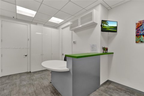 Commercial property in Hollywood, Florida № 1861267 - photo 10