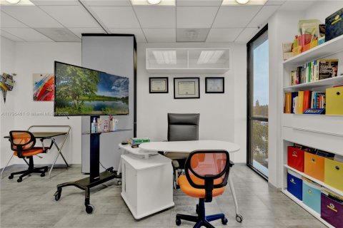 Commercial property in Hollywood, Florida № 1861267 - photo 14