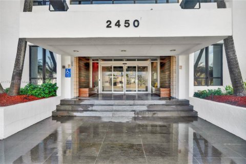 Commercial property in Hollywood, Florida № 1861267 - photo 1