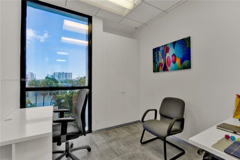 Commercial property in Hollywood, Florida № 1861267 - photo 15