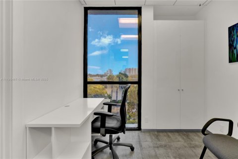 Commercial property in Hollywood, Florida № 1861267 - photo 5