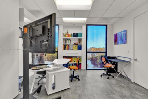 Commercial property in Hollywood, Florida № 1861267 - photo 19