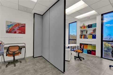 Commercial property in Hollywood, Florida № 1861267 - photo 3