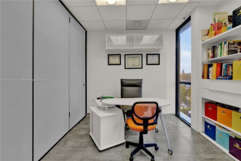 Commercial property in Hollywood, Florida № 1861267 - photo 16