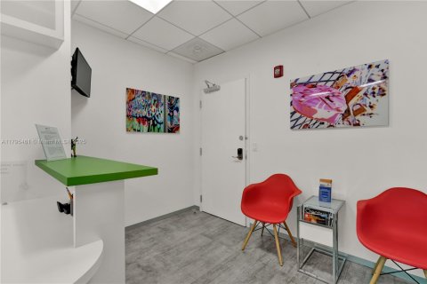 Commercial property in Hollywood, Florida № 1861267 - photo 13