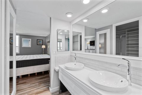 Condo in Clearwater, Florida, 2 bedrooms  № 1915369 - photo 19