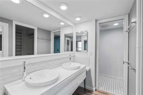 Condo in Clearwater, Florida, 2 bedrooms  № 1915369 - photo 7