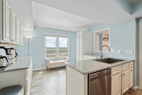 Condo in Clearwater, Florida, 2 bedrooms  № 1915369 - photo 11