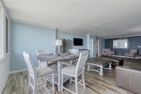 Condo in Clearwater, Florida, 2 bedrooms  № 1915369 - photo 15