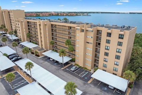Condo in Clearwater, Florida, 2 bedrooms  № 1915369 - photo 8