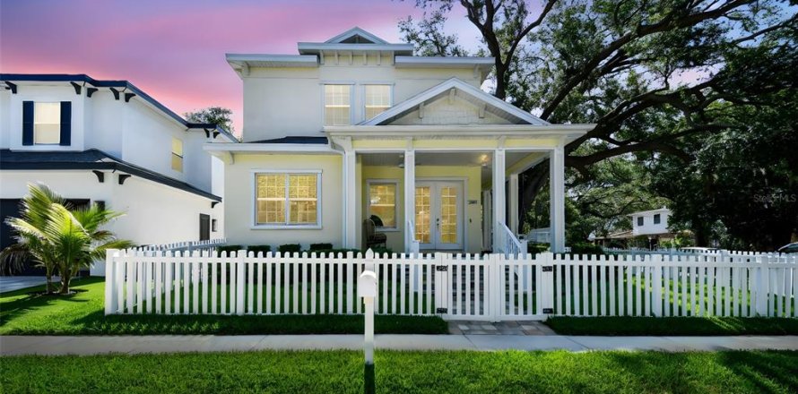 House in Safety Harbor, Florida 4 bedrooms, 235.51 sq.m. № 1782837