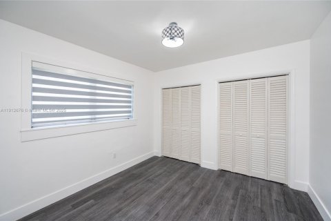 Снять в аренду виллу или дом в Корал-Гейблс, Флорида 2 спальни, 202.81м2, № 1970295 - фото 24