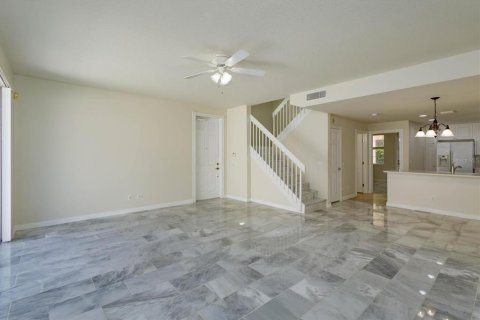 Touwnhouse à vendre à Orlando, Floride: 3 chambres, 168.15 m2 № 1900199 - photo 4