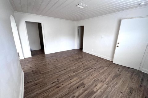 Villa ou maison à louer à West Palm Beach, Floride: 3 chambres, 117.61 m2 № 2431560 - photo 2