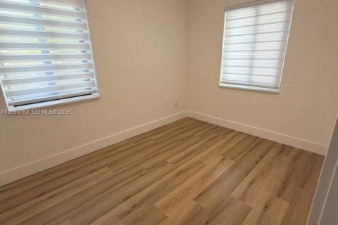 House in Miami, Florida 4 bedrooms, 123.93 sq.m. № 2270242 - photo 11