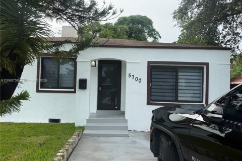 House in Miami, Florida 4 bedrooms, 123.93 sq.m. № 2270242 - photo 20
