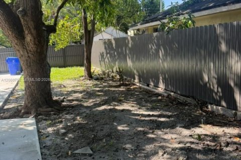 House in Miami, Florida 4 bedrooms, 123.93 sq.m. № 2270242 - photo 30