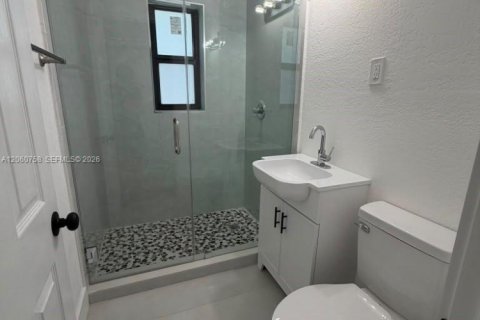 House in Miami, Florida 4 bedrooms, 123.93 sq.m. № 2270242 - photo 13