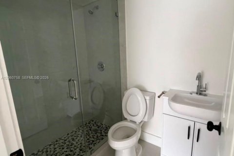 House in Miami, Florida 4 bedrooms, 123.93 sq.m. № 2270242 - photo 8