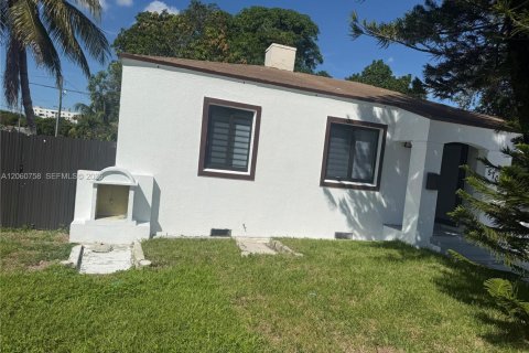 House in Miami, Florida 4 bedrooms, 123.93 sq.m. № 2270242 - photo 29