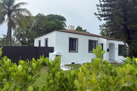 House in Miami, Florida 4 bedrooms, 123.93 sq.m. № 2270242 - photo 23