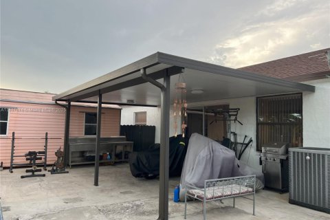 Casa en venta en Miami, Florida, 3 dormitorios, 133.31 m2 № 1823574 - foto 30