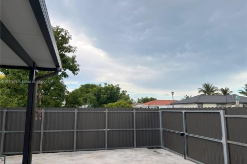 Casa en venta en Miami, Florida, 3 dormitorios, 133.31 m2 № 1823574 - foto 27