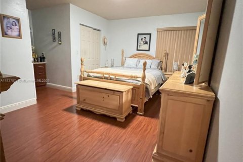 Casa en venta en Miami, Florida, 3 dormitorios, 133.31 m2 № 1823574 - foto 19