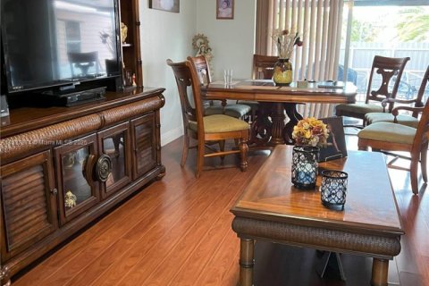 Casa en venta en Miami, Florida, 3 dormitorios, 133.31 m2 № 1823574 - foto 8