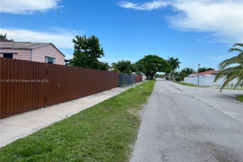 Casa en venta en Miami, Florida, 3 dormitorios, 133.31 m2 № 1823574 - foto 5