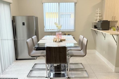 Купить виллу или дом в Дания-Бич, Флорида 3 спальни, 144.37м2, № 1983319 - фото 8